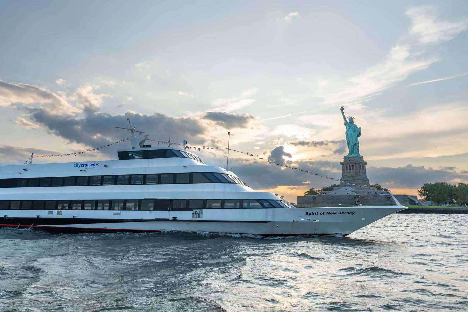 City Cruises New Jersey: Cruzeiro com almoço ou jantar em estilo buffet em Nova Iorque