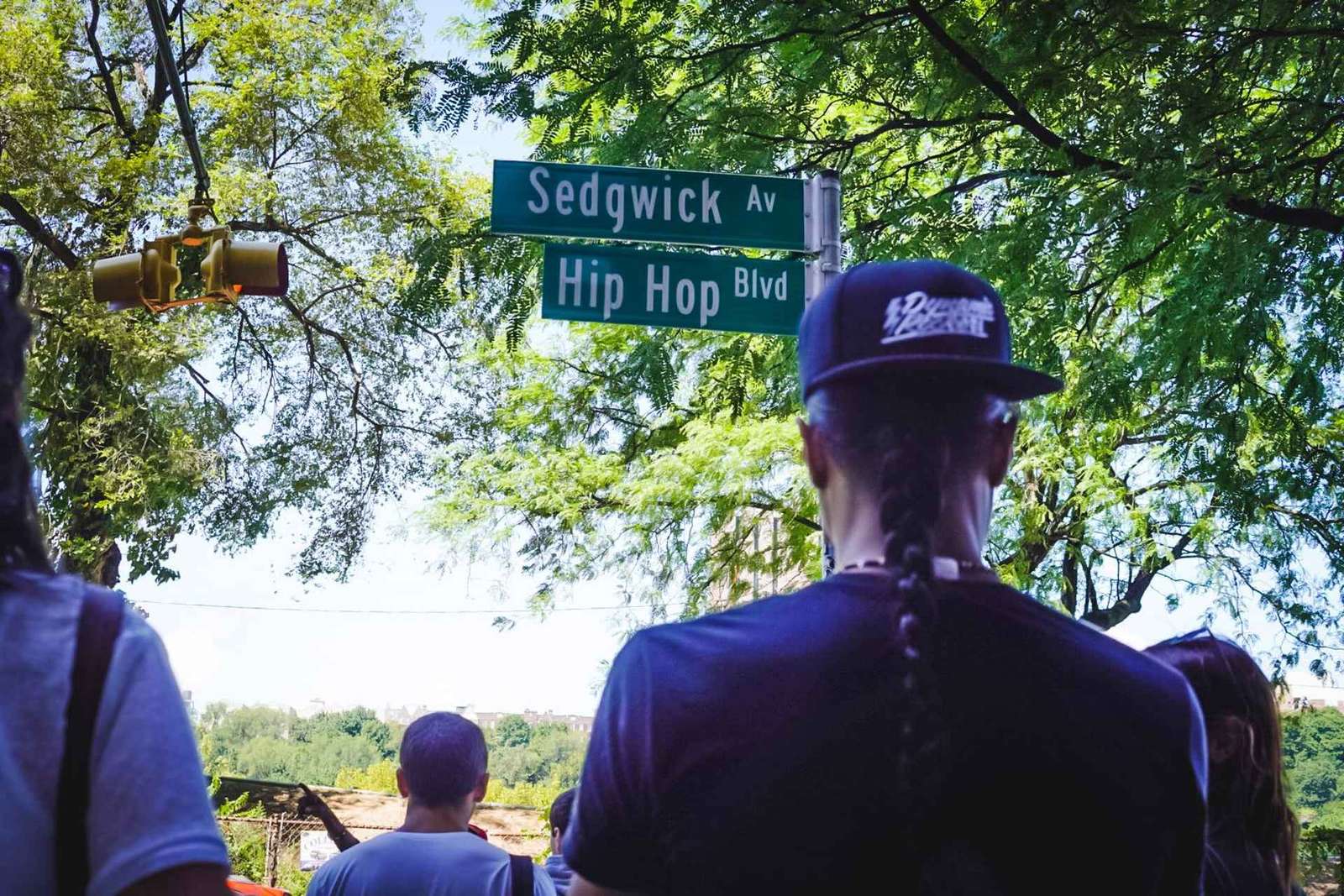 Excursão de ônibus pelo local de nascimento do Hip Hop