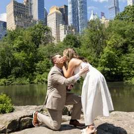 NYC: Sessão fotográfica de pedido de casamento surpresa — Capture o «sim» para sempre