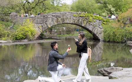 NYC: Sessão fotográfica de pedido de casamento surpresa — Capture o «sim» para sempre