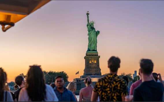 NYC: ingresso sem fila para cruzeiro ao pôr do sol na Estátua da Liberdade