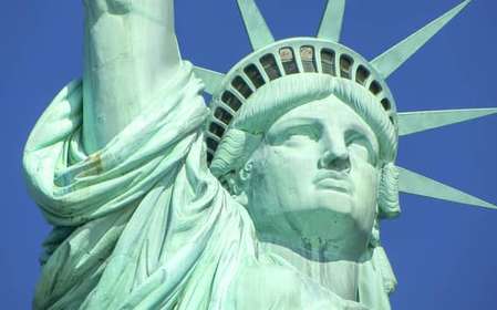 Cidade de Nova York: Estátua da Liberdade e Ellis Island com balsa
