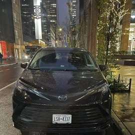 Traslado particular: Aeroporto JFK/LGA/EWR para Manhattan Até 5 pessoas