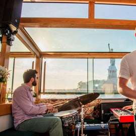 NOVA IORQUE: Cruzeiro de Jazz à noite no Yacht Manhattan