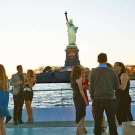 City Cruises New Jersey: Cruzeiro com almoço ou jantar em estilo buffet em Nova Iorque