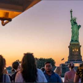 NYC: ingresso sem fila para cruzeiro ao pôr do sol na Estátua da Liberdade