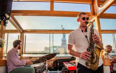 NOVA IORQUE: Cruzeiro de Jazz à noite no Yacht Manhattan