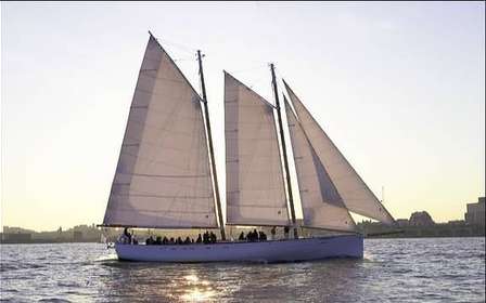 NOVA IORQUE: Vela ao pôr do sol a bordo da escuna Adirondack